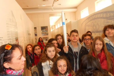 Μαθητές από το 1ο Γυμνάσιο Γαλατσίου μαζί με μαθητές άλλων πέντε Ευρωπαϊκών σχολείων Πορτογαλίας, Ισπανίας, Ρουμανίας, Γαλλίας και Γερμανίας επισκέφτηκαν το Μουσείο Μαραθωνίου Δρόμου