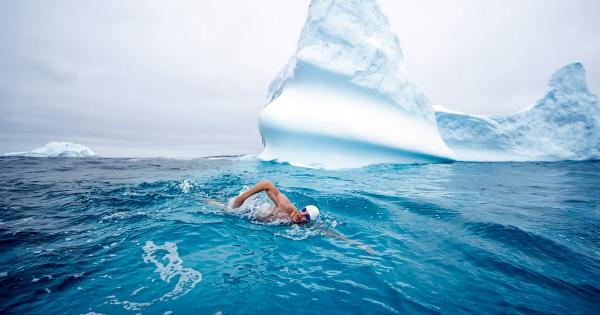 Lewis Pugh: Κολυμπά ανάμεσα στα παγόβουνα για την ευαισθητοποίηση σχετικά με την κλιματική κρίση και μένει στην ιστορία